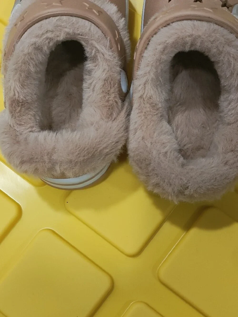 Source Unknown Kids Bear-Accent Fur-Lined Clogs - Tan